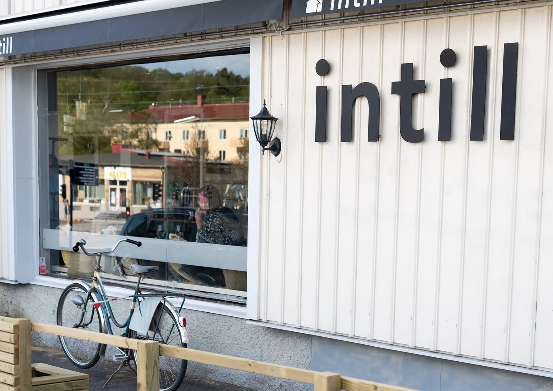 Intill
